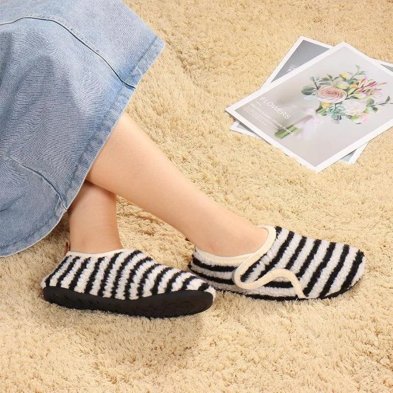 Lightweight Fleece Lined Slippers – Cozy Comfort with Secure Traction